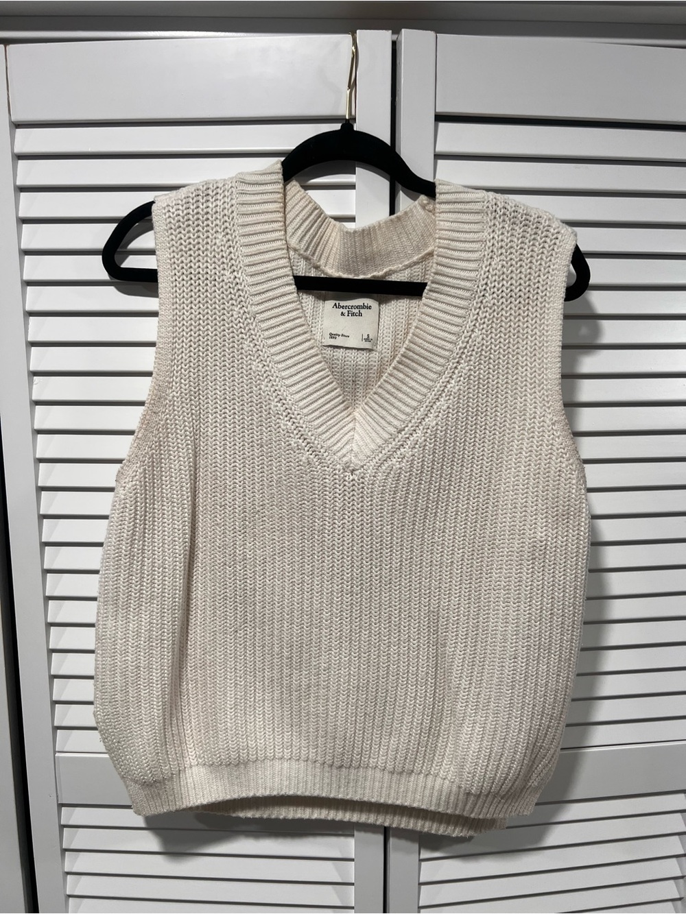 Abercrombie & Fitch Cream Knit V-Neck Sweater Vest